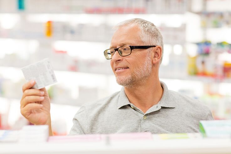 Een man wil chronische prostatitis genezen